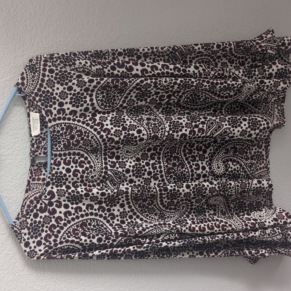 Crescent Paisley Top Cream, Black and Burgundy